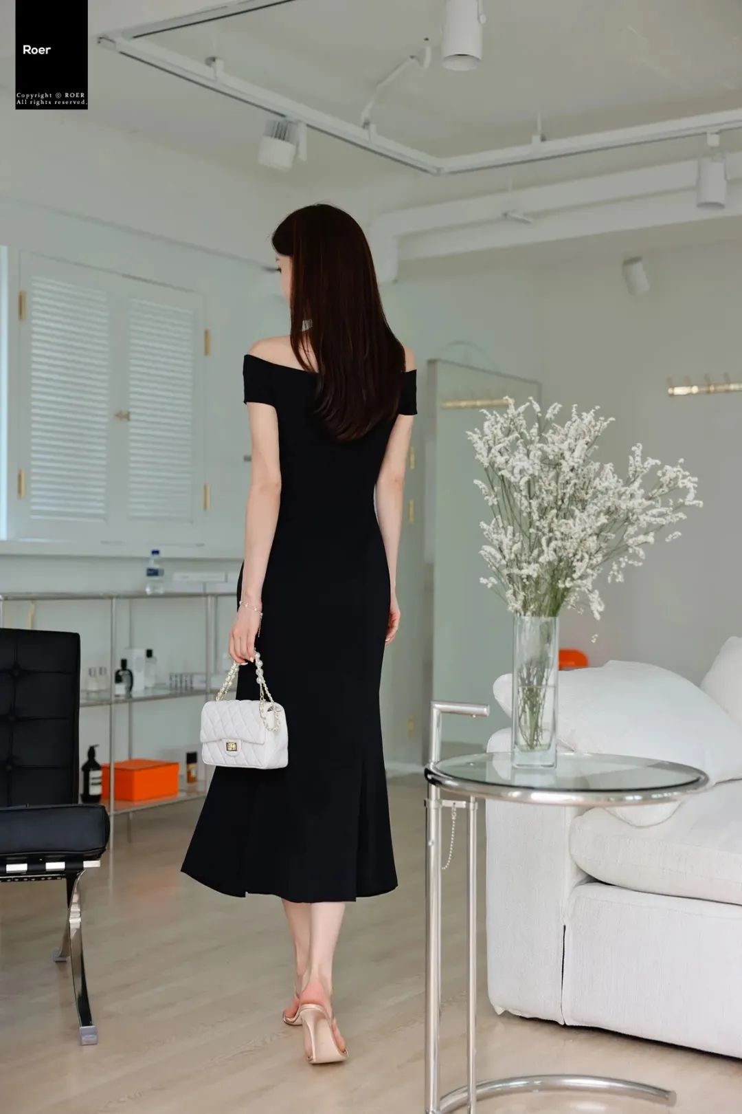 孙允珠图鉴916，纯黑抹胸V型连衣裙 - 炫图天下