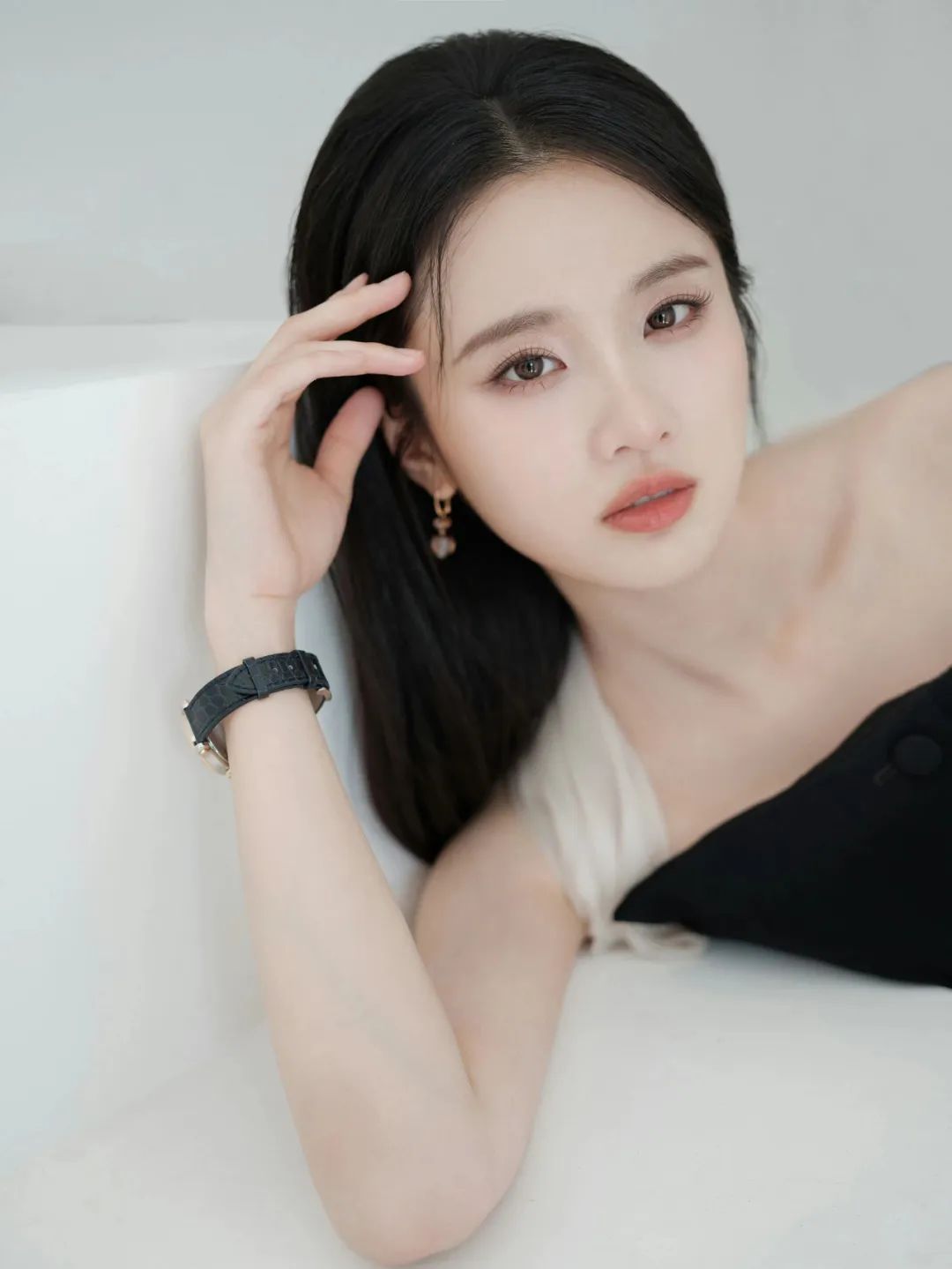 张慧雯一字肩写真 - 炫图天下