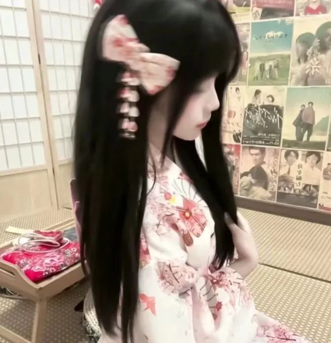 女头•小鱼恋海 - 炫图天下