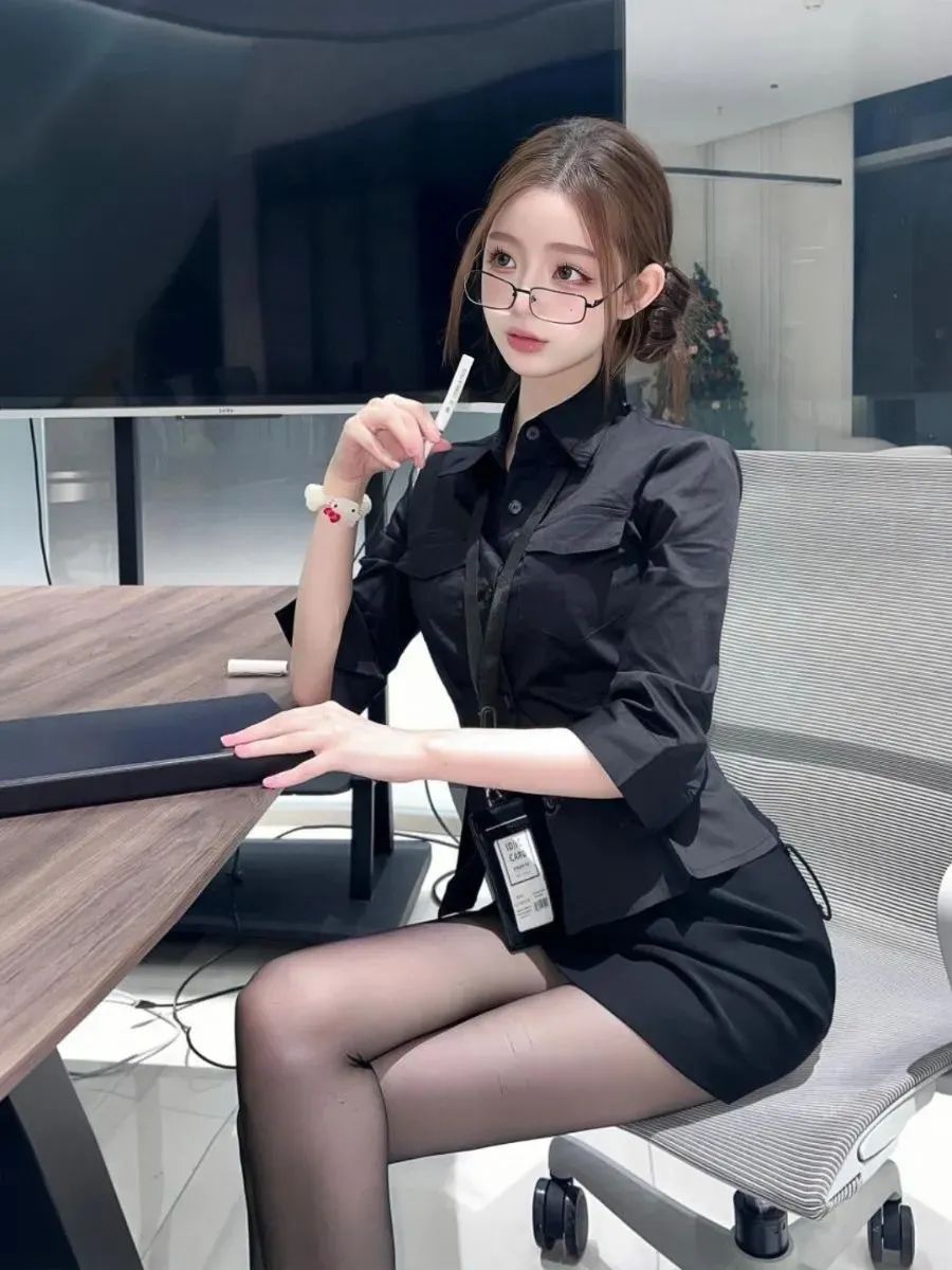 黑丝短裙大长腿！最美小秘书！人间尤物！太润了 - 炫图天下