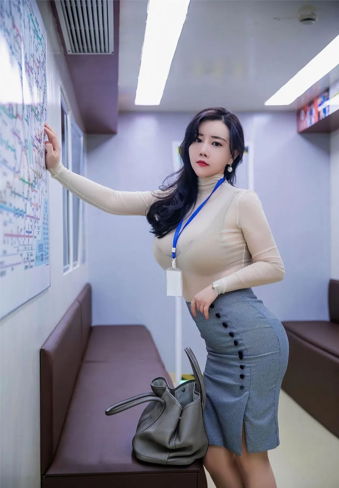 网红美女模特：成熟女神王婉悠，丰满身材 - 炫图天下