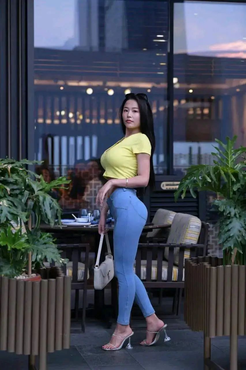 都市丽影：牛仔裤美女 - 炫图天下