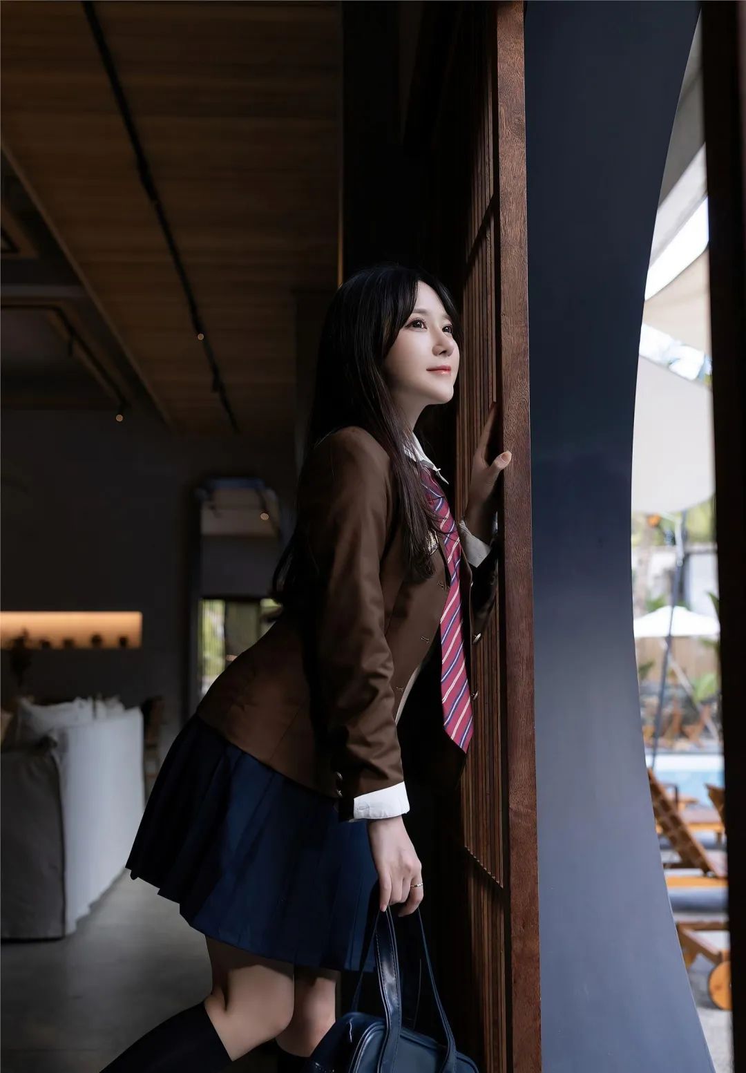 jk短裙+黑丝美腿！ - 炫图天下