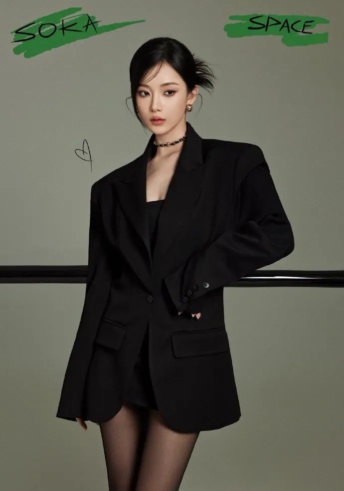 网红博主Soka，高跟、黑丝、大长腿，冷艳御姐，酷飒职场 - 炫图天下