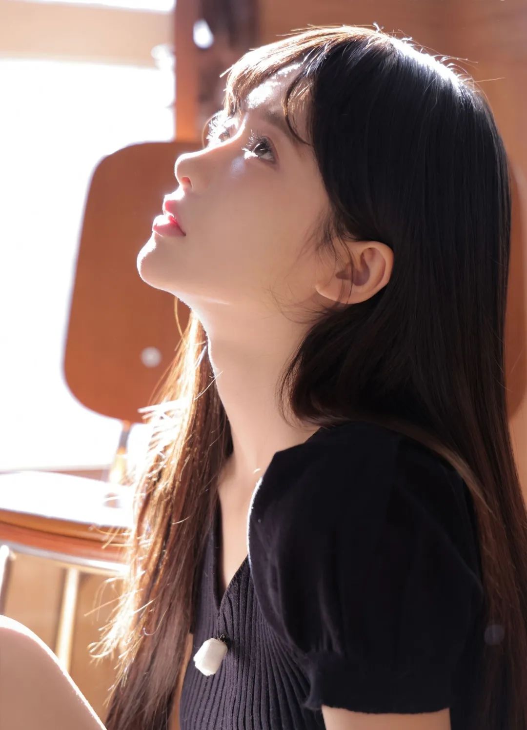 玉足白袜映，夏日渡青春づ