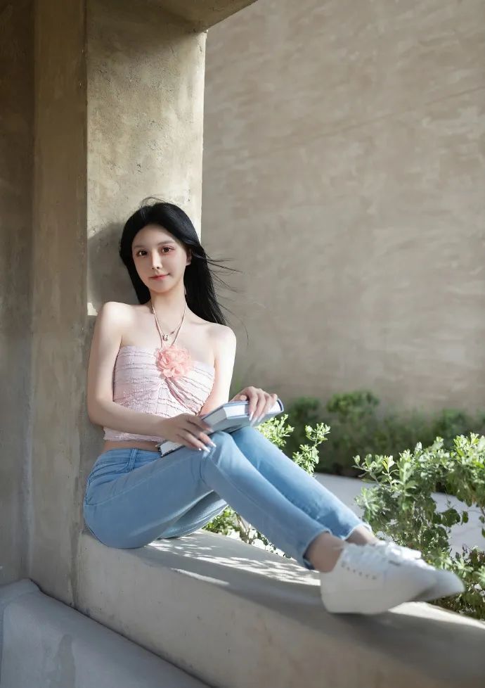 美女模特小幼幼，紧致穿搭，前凸后翘，粉粉嫩嫩，又纯又欲 - 炫图天下