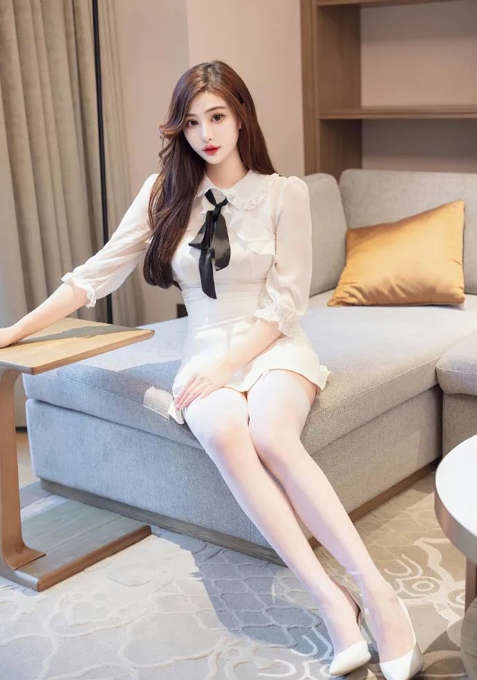 网红模特Lavinia，身高176cm，纤腰翘臀，满屏大长腿 - 炫图天下