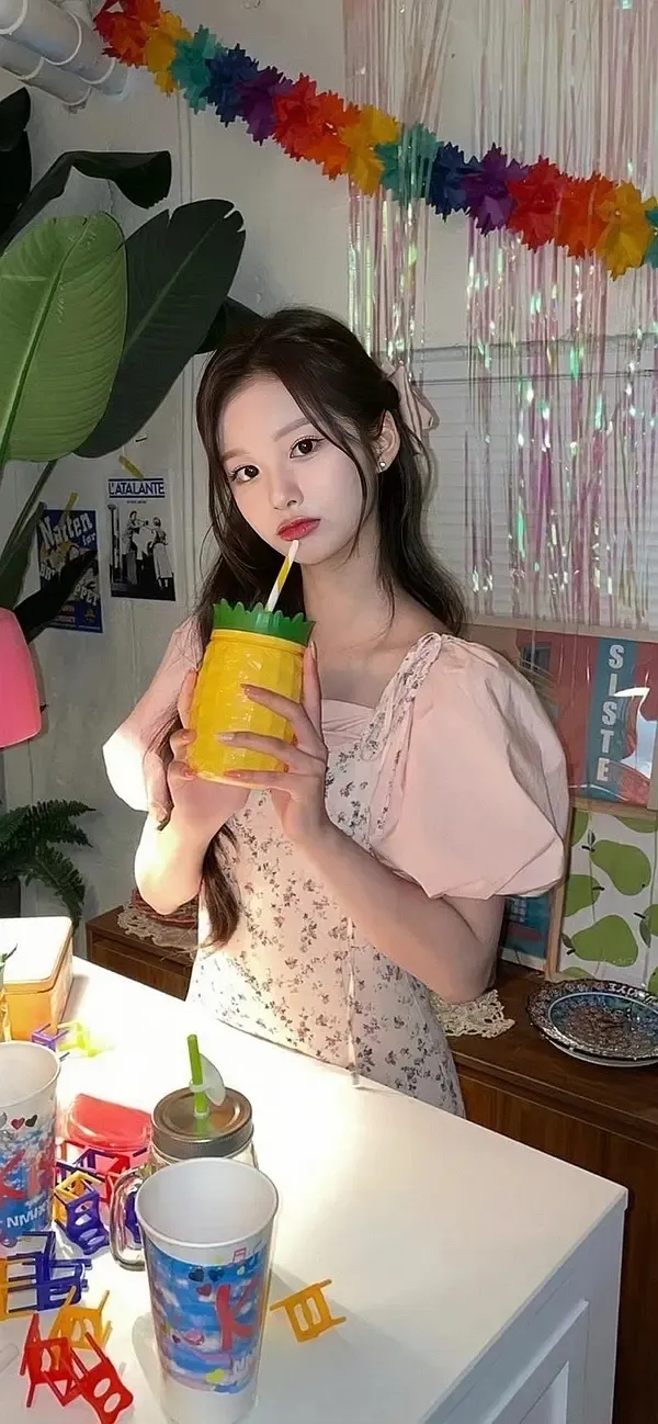 俏皮可爱的高清女生壁纸 - 炫图天下