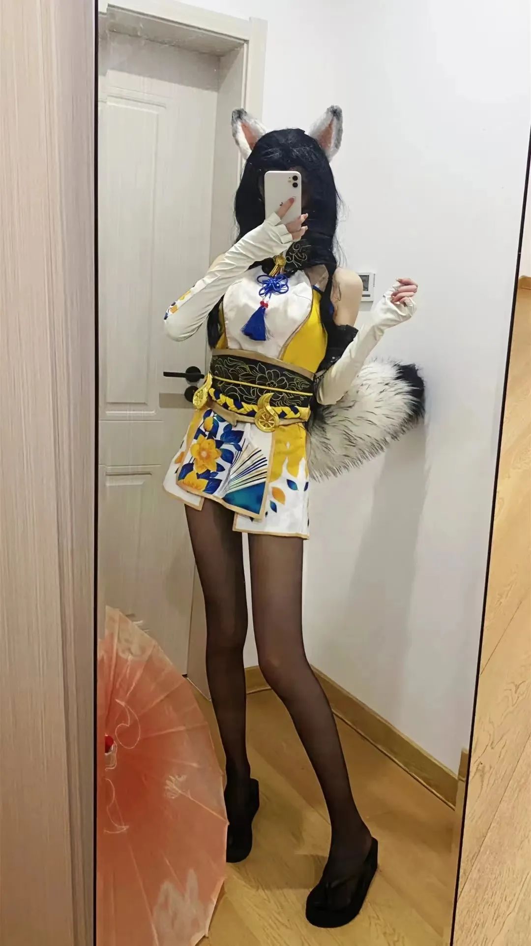 颜值cos：黑丝美腿的小姐姐，造型很可爱 - 炫图天下