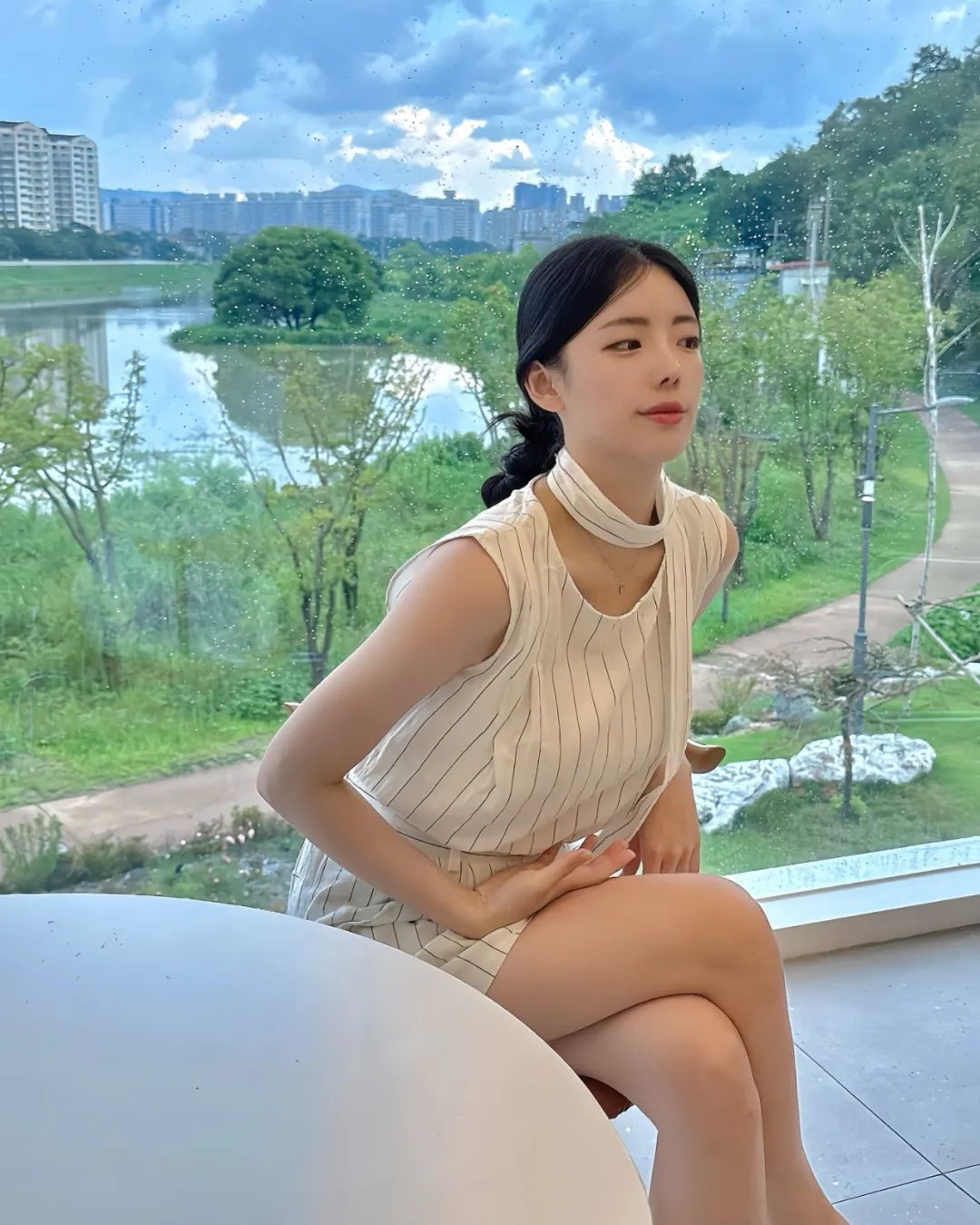 韩国御姐女神！白皙修长美腿 - 炫图天下