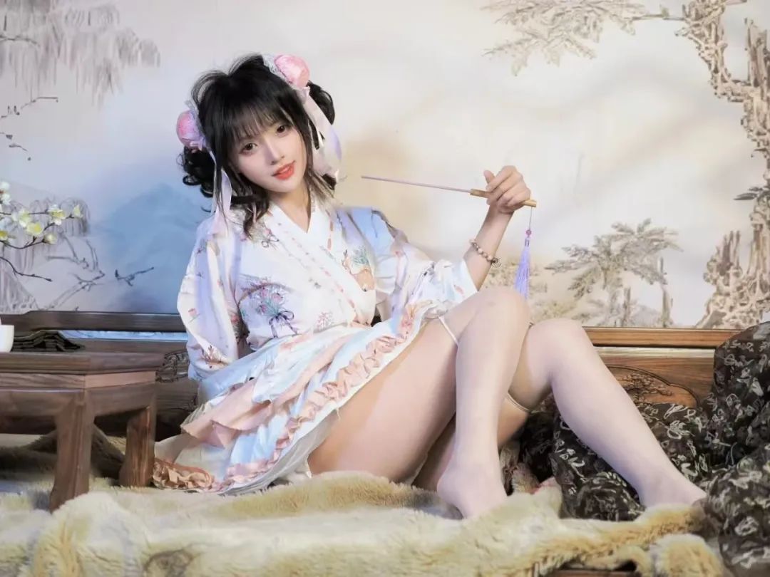 颜值cos：白丝美腿的小姐姐，长相太甜美了 - 炫图天下