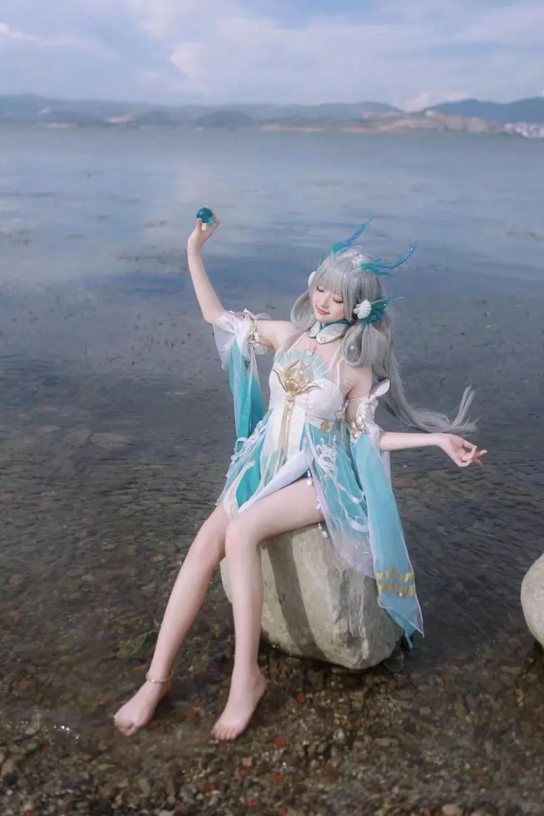 小姐姐cos西施神还原，美腿玉足太美，颜值担当 - 炫图天下