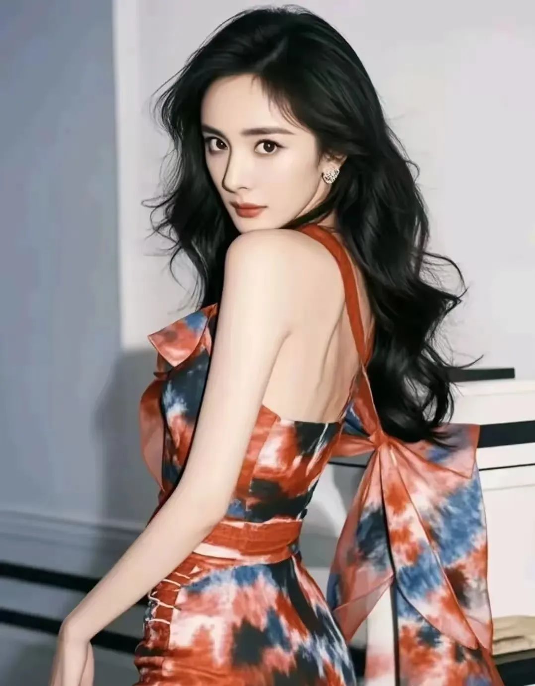 杨幂：风情万种，妩媚迷人，谁能顶得住 - 炫图天下