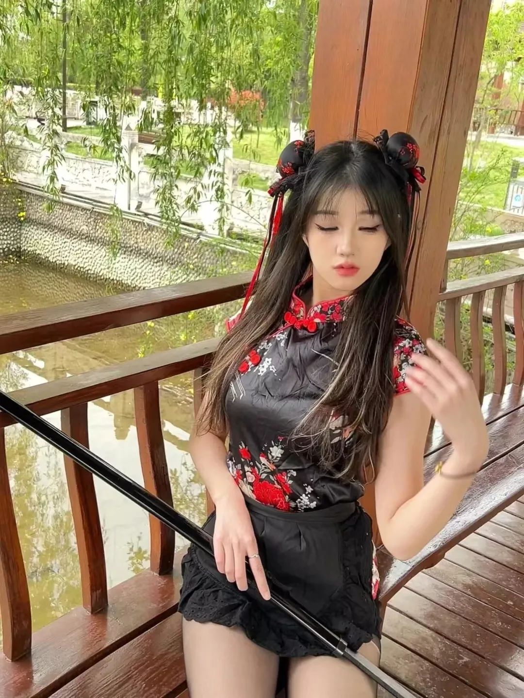 小姐姐cos中华娘，黑丝旗袍装太好看了 - 炫图天下