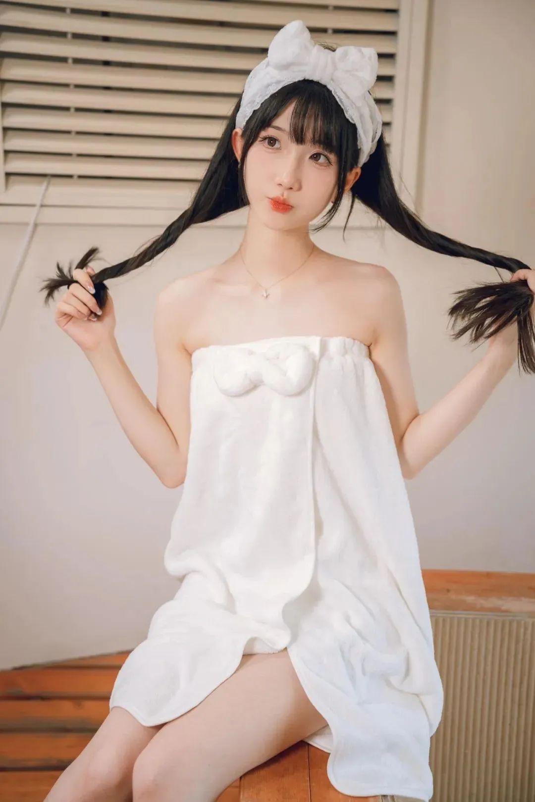 写真｜出水芙蓉，浴袍拍照姿势分享 - 炫图天下