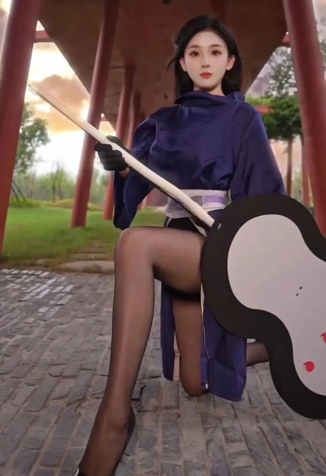 火影忍者cos：小姐姐cos带土神还原，黑丝大长腿美爆 - 炫图天下