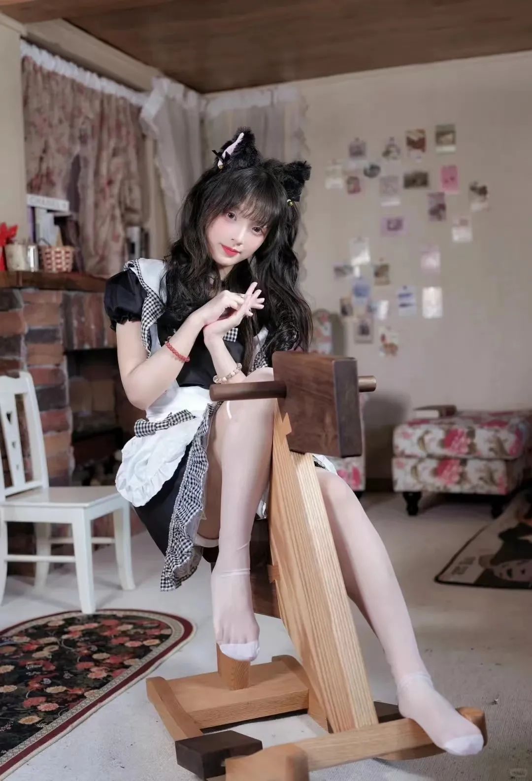 颜值cos：白丝美腿的小姐姐，造型太可爱了 - 炫图天下