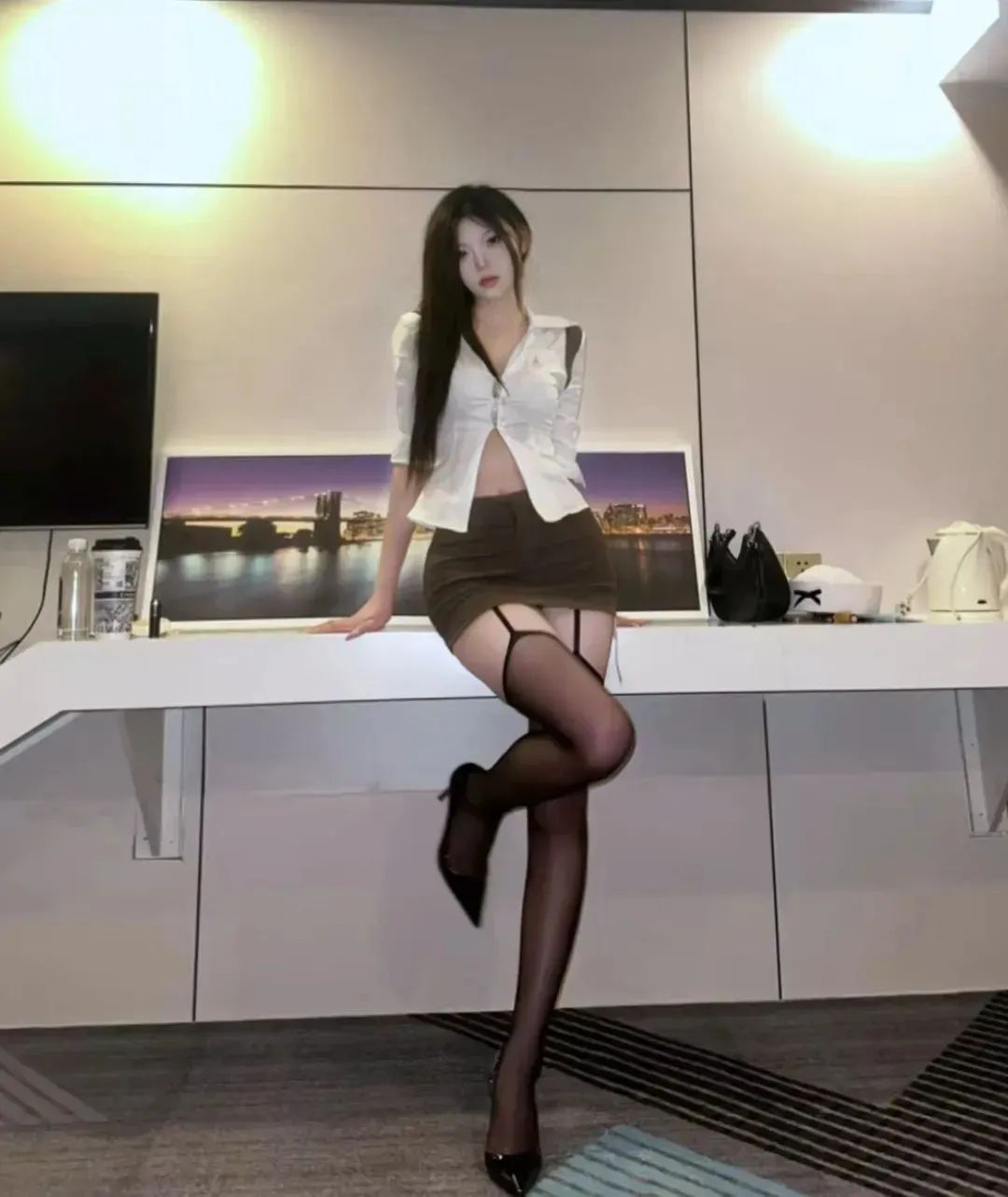 美图赏析|包臀裙配上黑丝太顶了吧 - 炫图天下