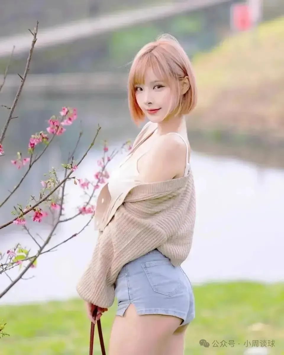 台湾网红美女，极品模特，黑丝袜大长腿，短发飘逸飒爽 - 炫图天下