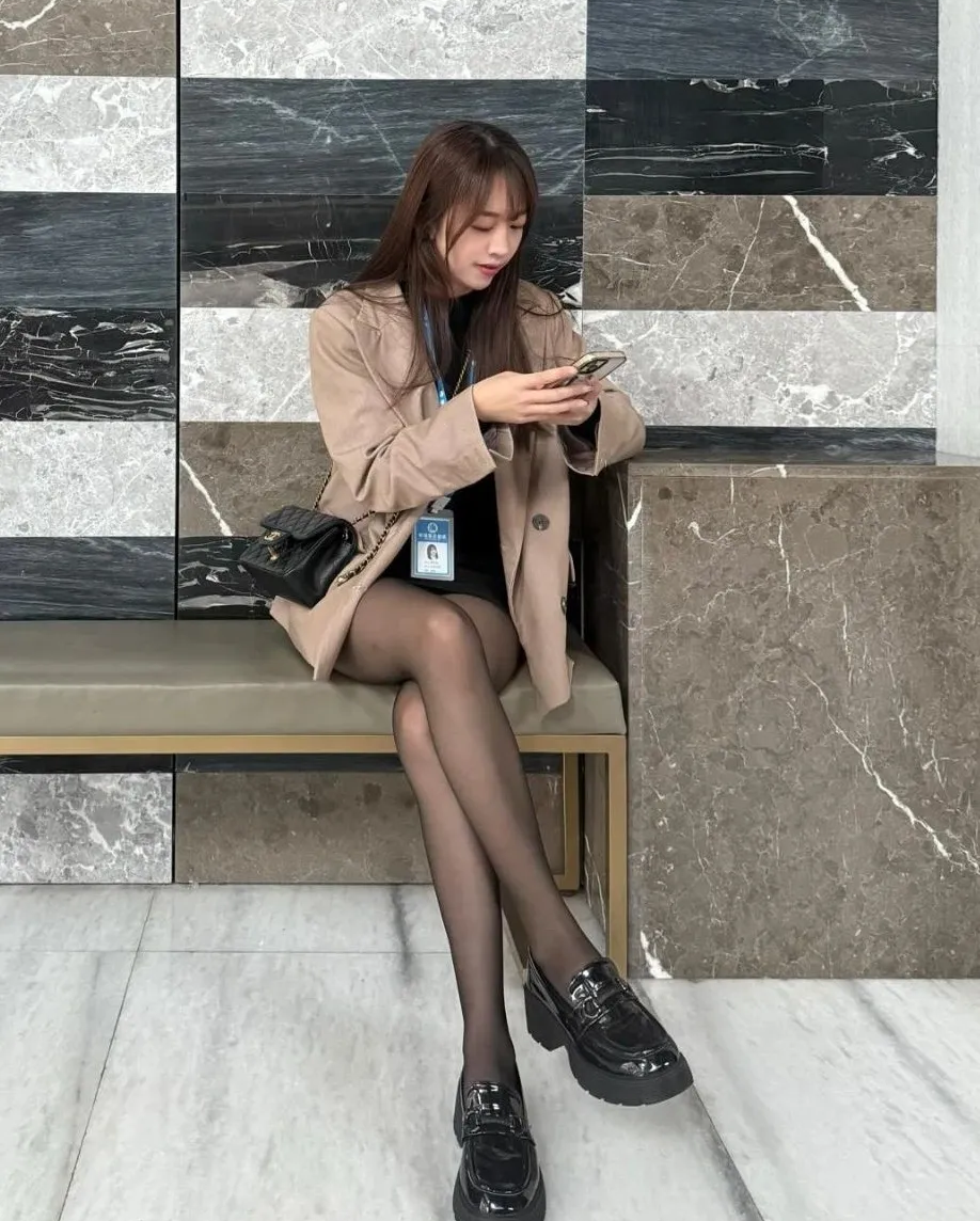 花边 | 黑丝销冠+健身网红！长腿台妹杀疯了… - 炫图天下