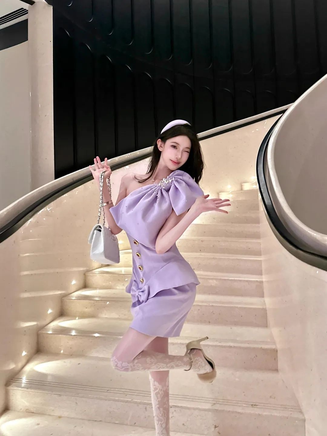 白色蕾丝袜小姐姐写真 - 炫图天下