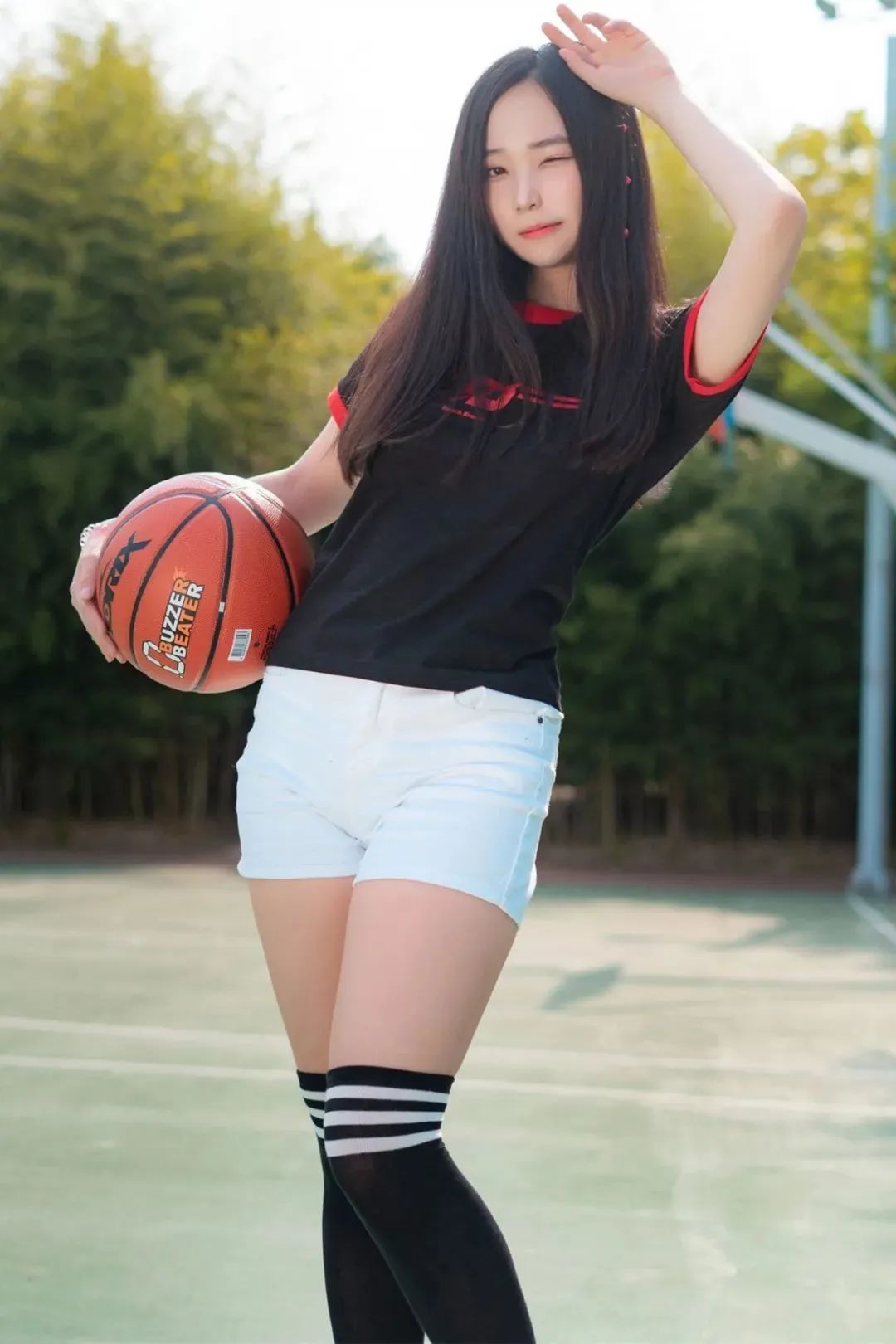 小哥哥，打球很累你要喝水吗？ - 炫图天下