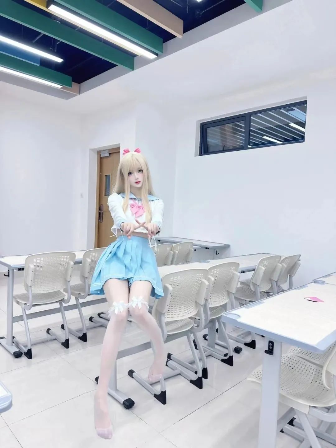 颜值cos，白丝美腿的萝莉美女，水手服太美了 - 炫图天下