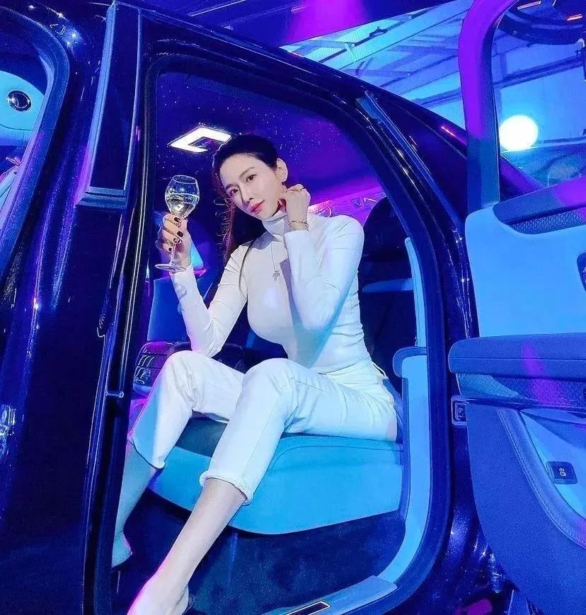 韩国第一辣妹！182超模身材，黑丝长腿太顶了！ - 炫图天下