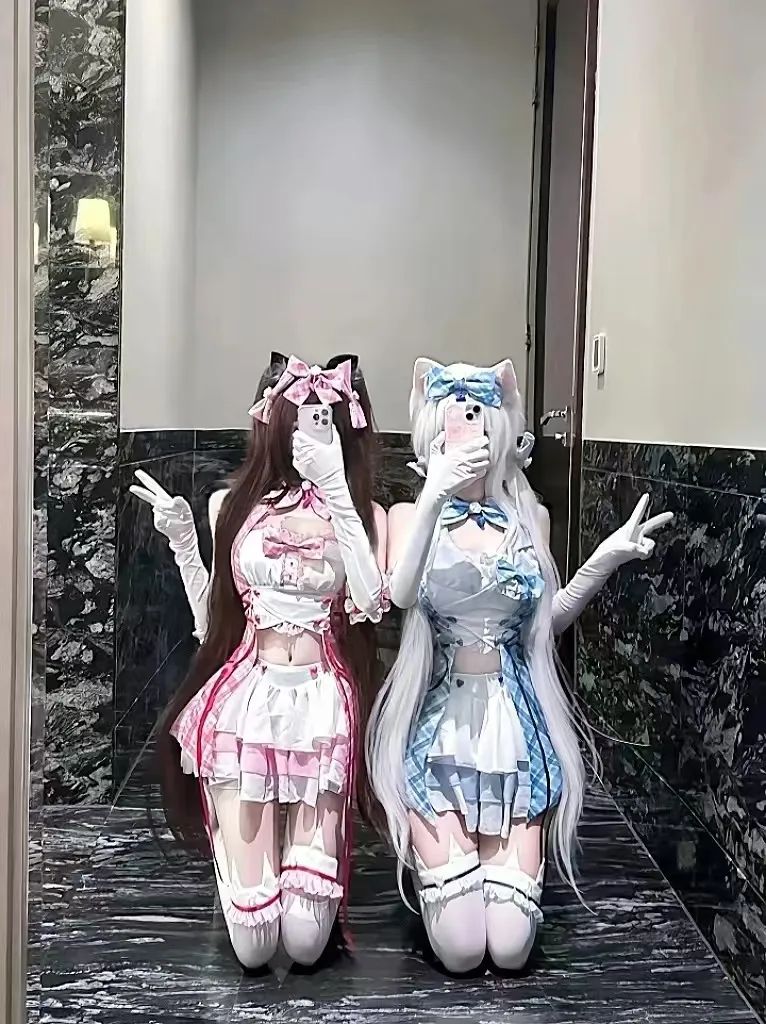 颜值cos，白丝短裙的两位小姐姐，宅男的双倍快乐 - 炫图天下