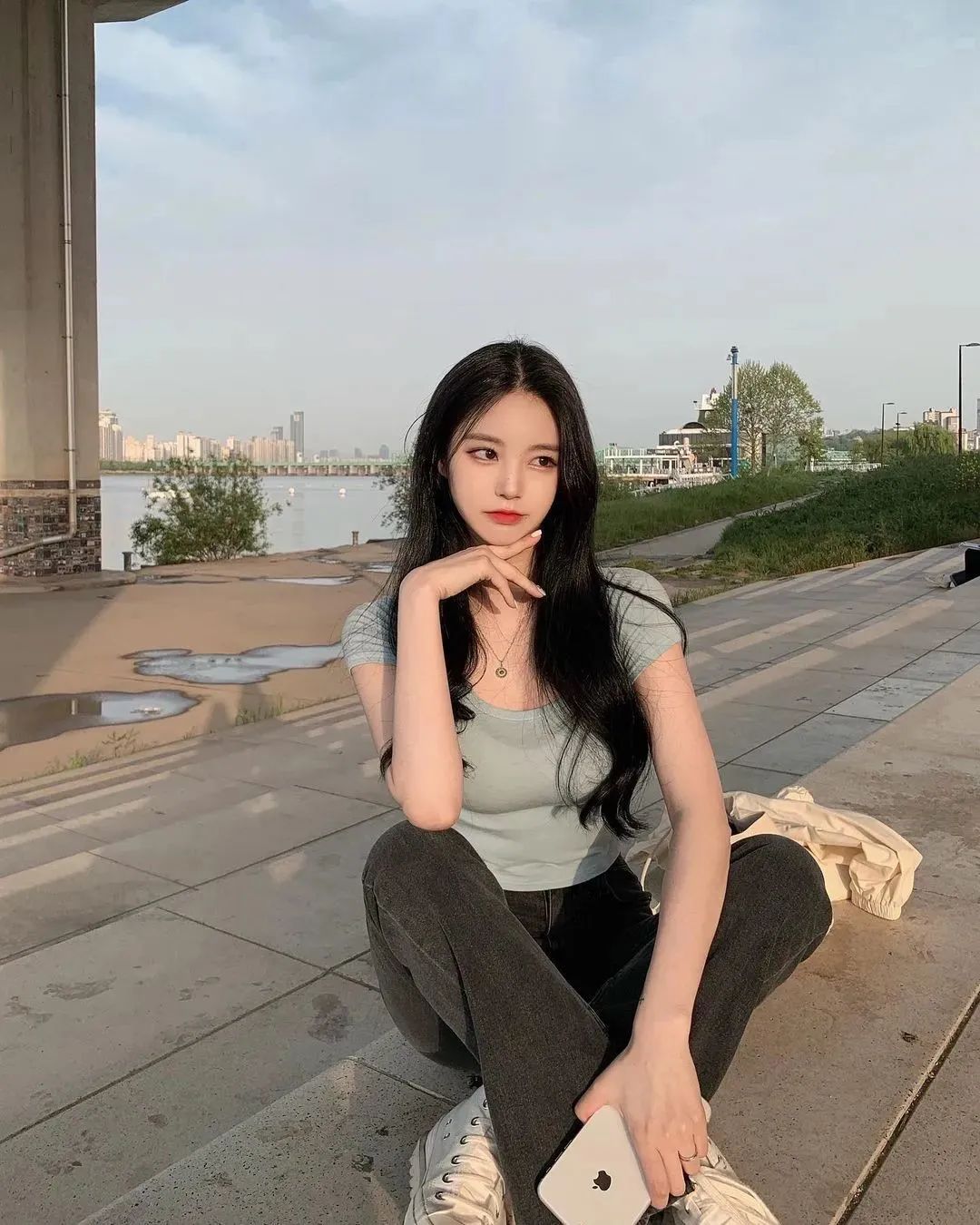可爱小姐姐，一起共进蛋糕如何？ - 炫图天下