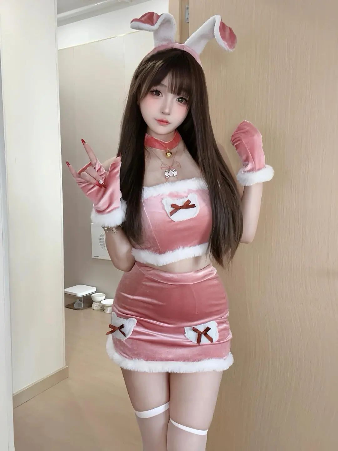 美女 | 今日份做作自拍，性感小兔子制服 - 炫图天下