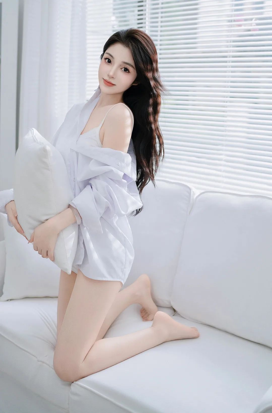 美女壁纸 | 清冷感美女写真 - 炫图天下