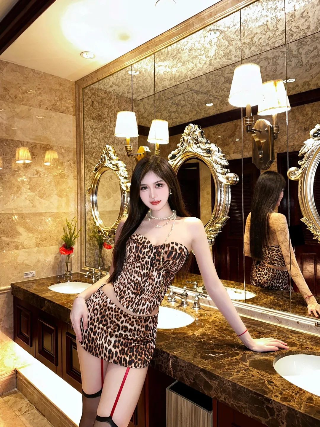 豹纹配黑丝袜写真 - 炫图天下