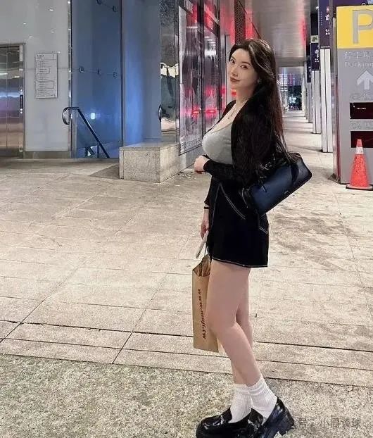 极品网红，沙漏型身材，这身材和腰臀比真的很顶 - 炫图天下