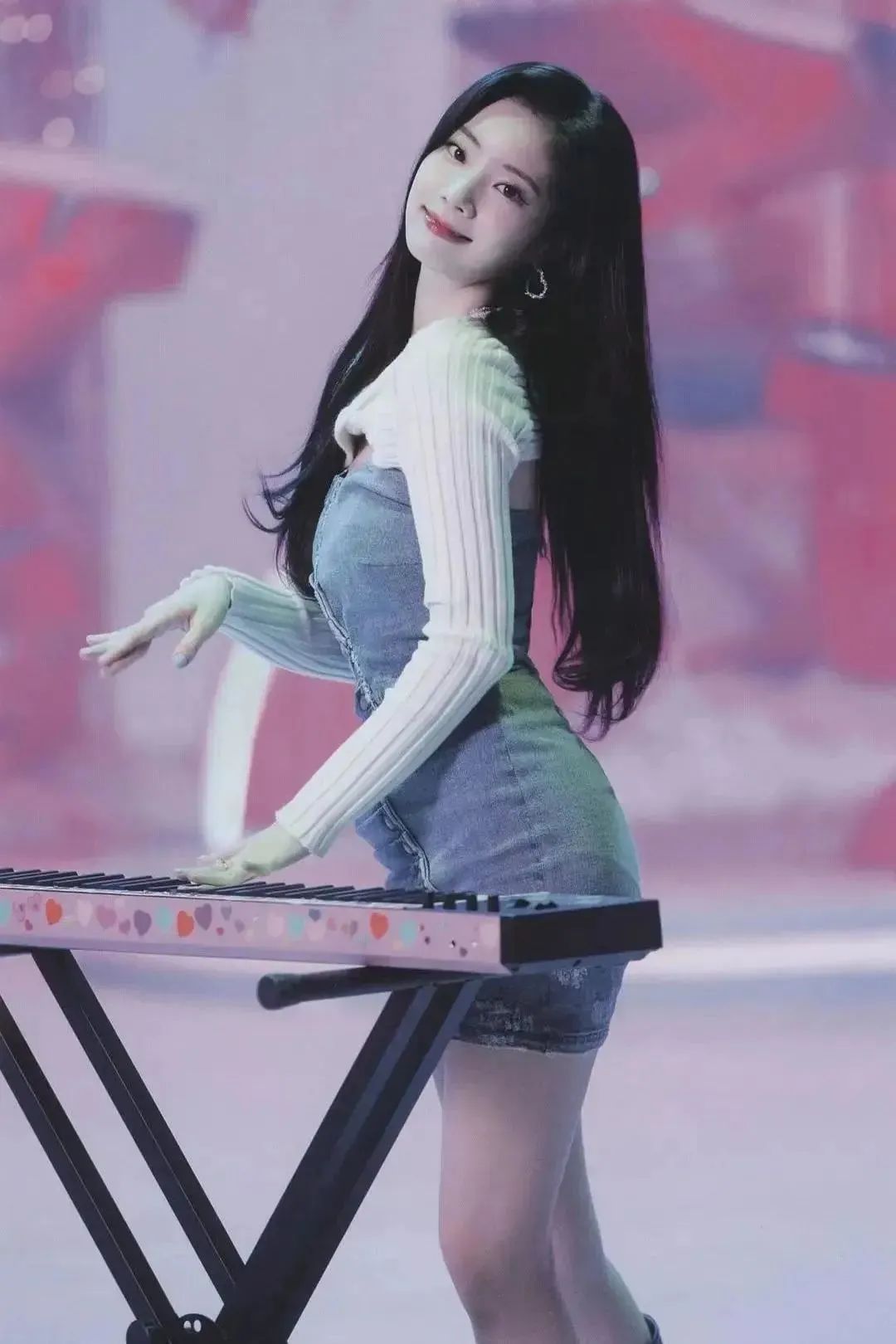 韩国女歌手，白啊，真白啊！ - 炫图天下