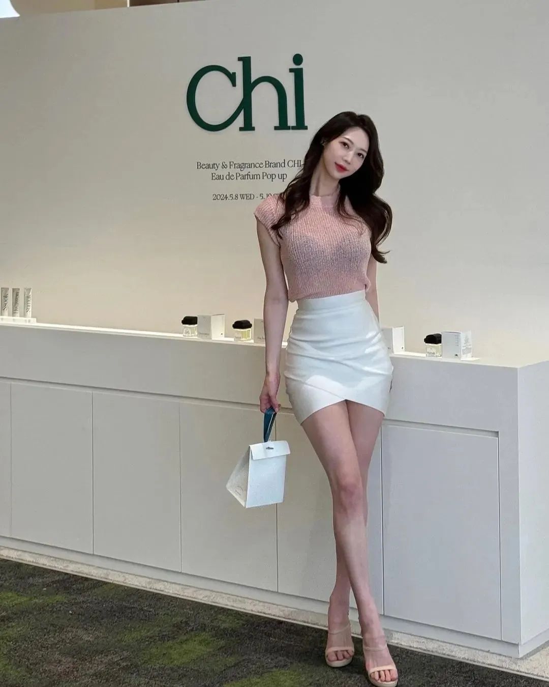 小姐姐，酒店的床怎么那么乱！ - 炫图天下