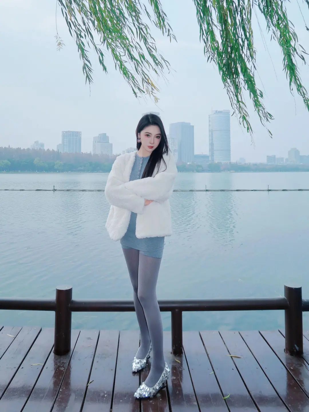 性感写真｜灰白丝 灰色条纹袜yyds - 炫图天下