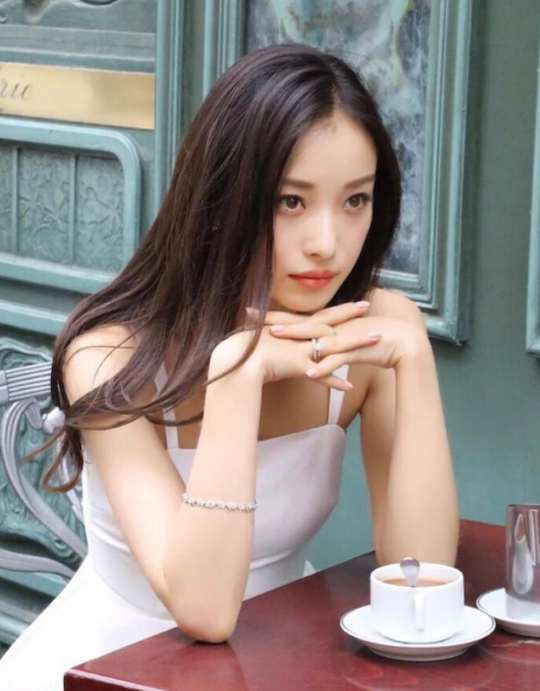 倪妮这腿，也太让人羡慕了吧 - 炫图天下