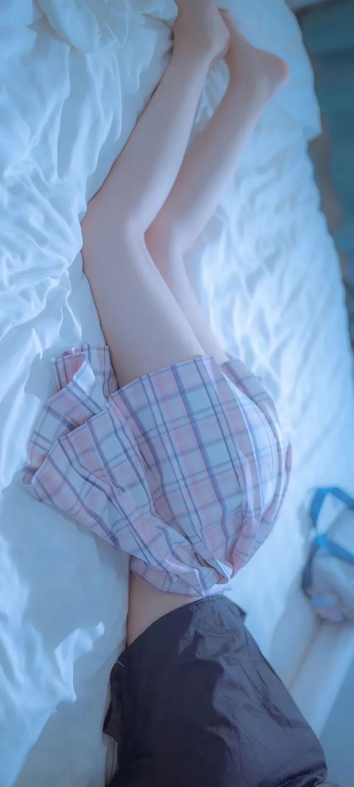 美女壁纸 | 黑丝+美腿 =超性感 - 炫图天下