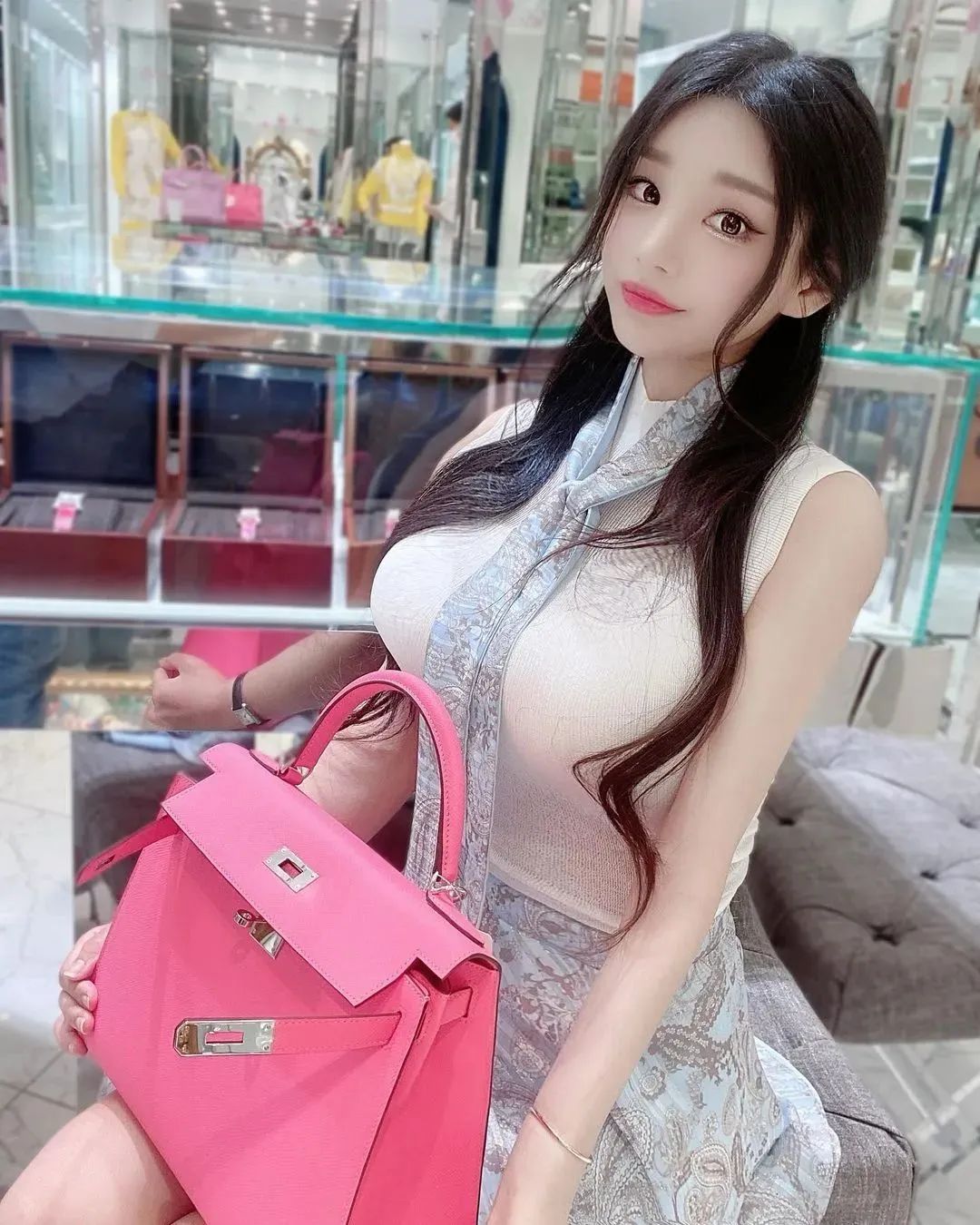 酷似卡戴珊小姐姐，你愿做那球吗 - 炫图天下