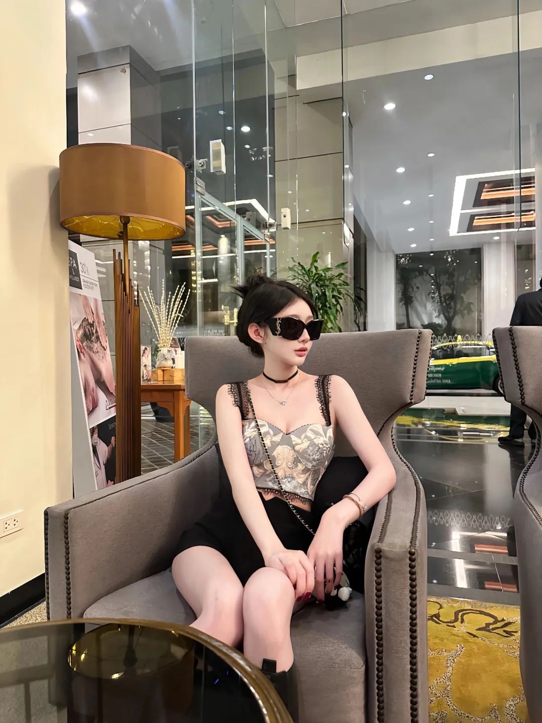 清纯女秘书美腿黑丝写真 - 炫图天下