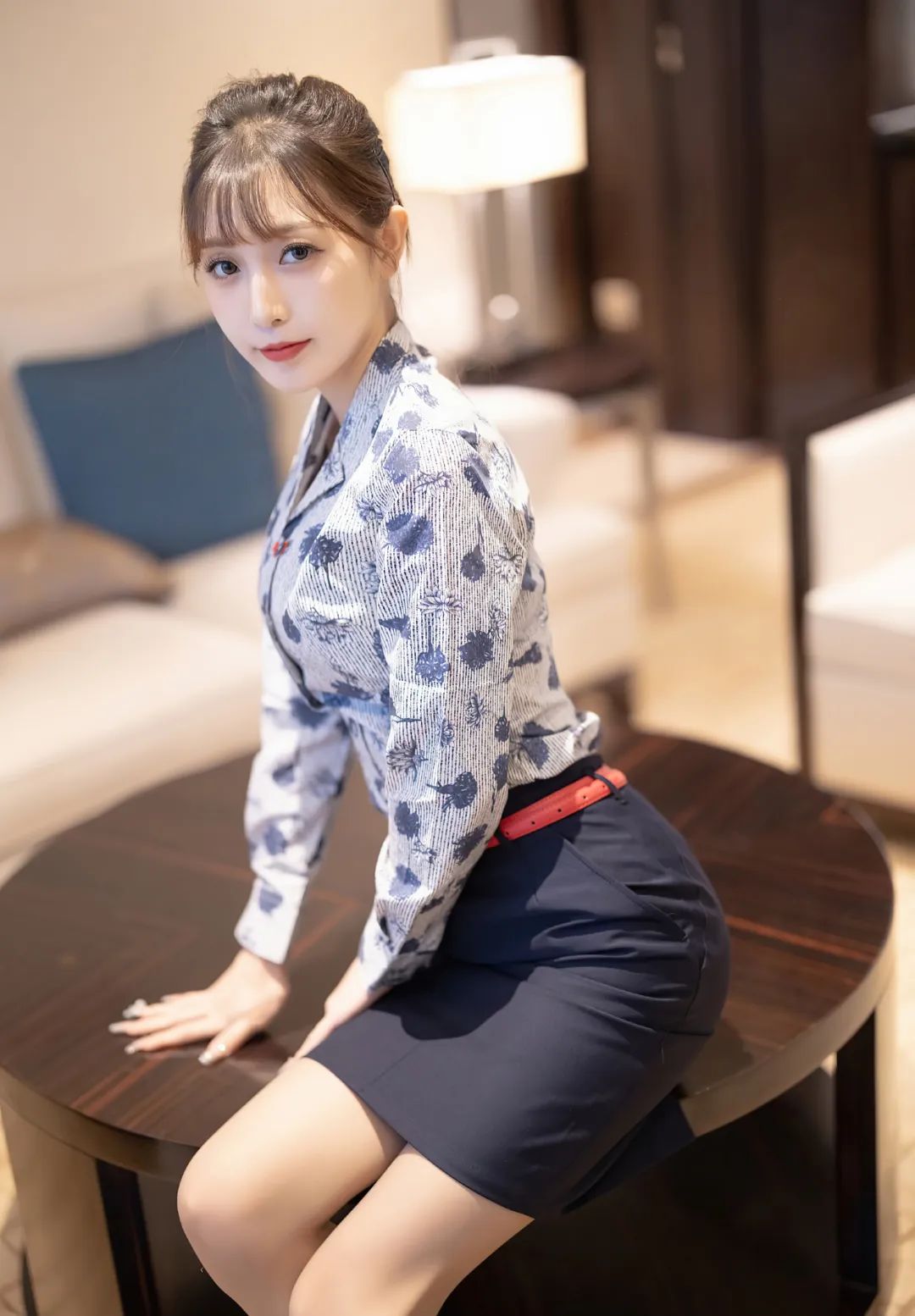 写真欣赏 | 前凸后翘，蜂腰大长腿 - 炫图天下