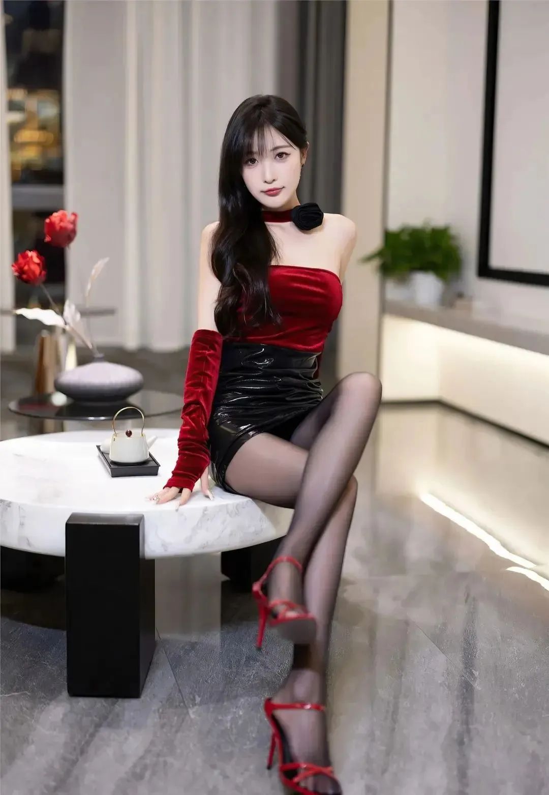 美图赏析|这香肩大长腿谁看谁不迷糊？ - 炫图天下