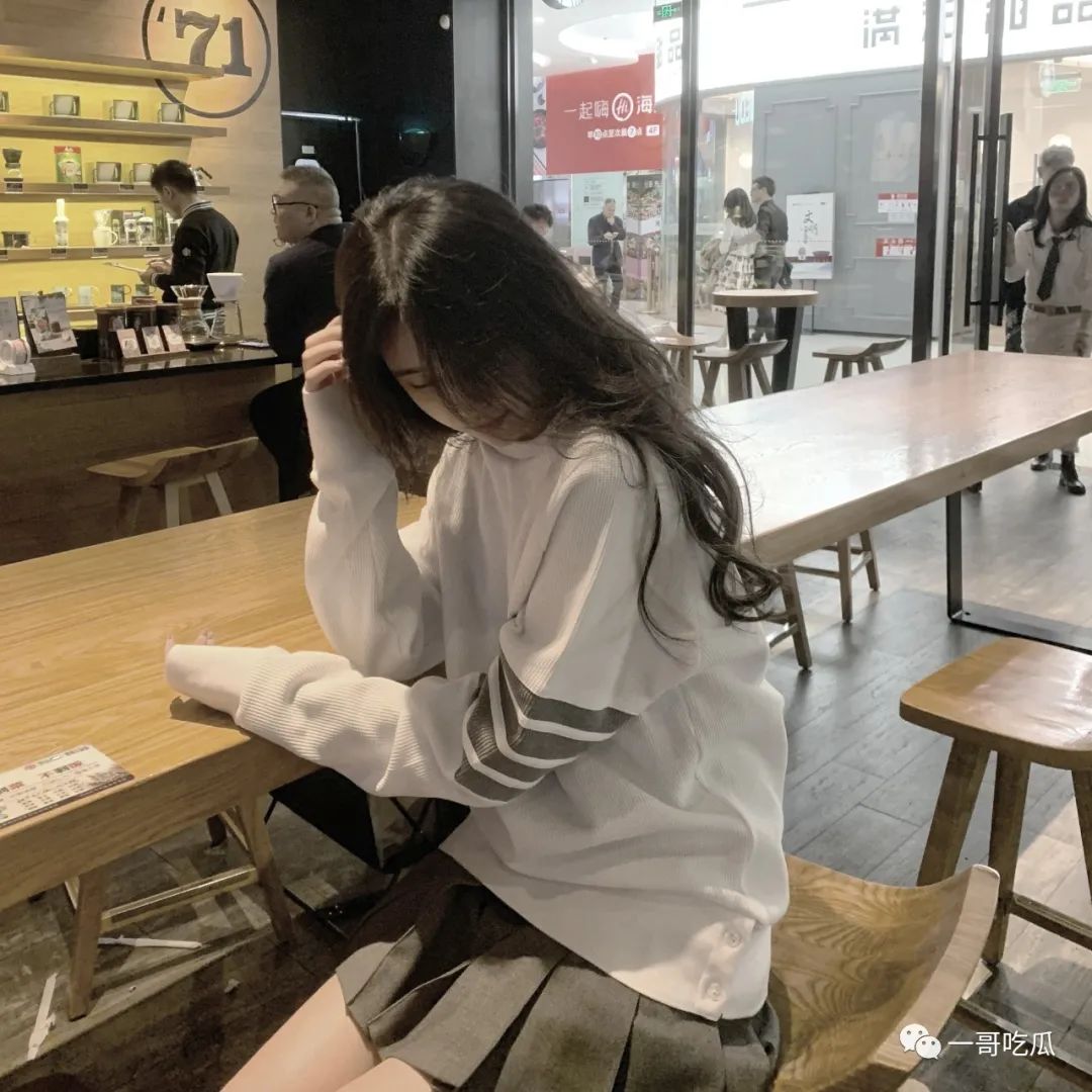 捕捉一只美女，漂亮裙子秀好腿 - 炫图天下