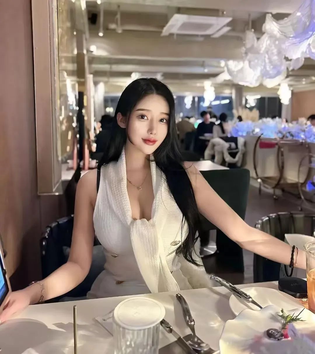 极品韩国美女！完美腰臀，饱满身材又大又圆，谁顶得住？ - 炫图天下