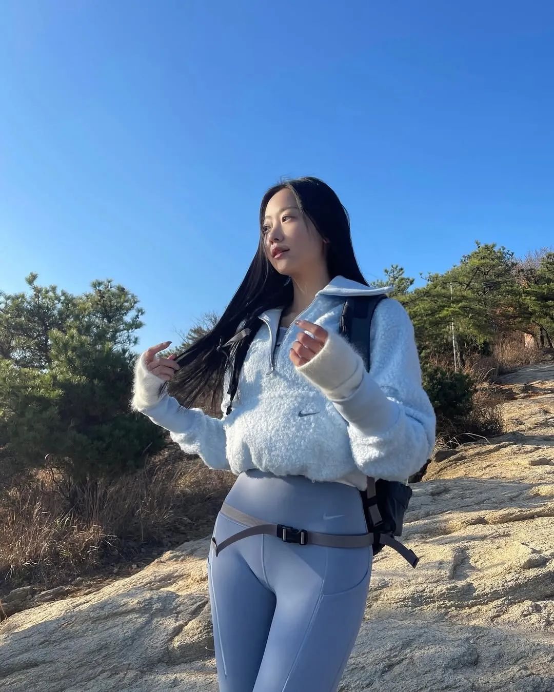 户外女神：在山水间绽放的青春与活力 - 炫图天下