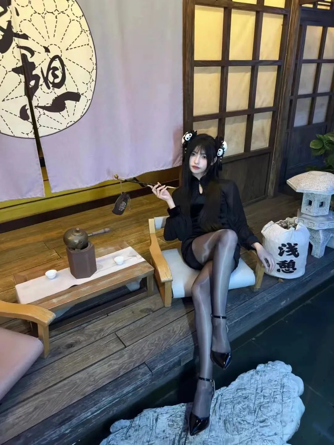 颜值cos，黑丝大长腿的小姐姐，身材太完美了 - 炫图天下