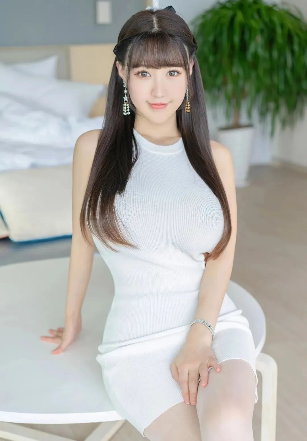 霸屏中控！极品白丝模特！这满满的压迫感你感受到了吗？ - 炫图天下