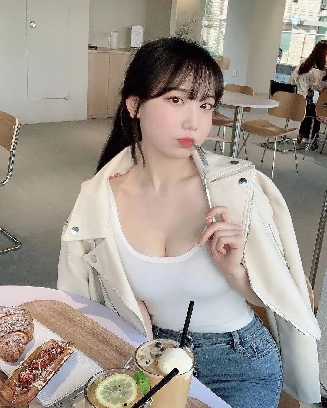 詹密小姐姐，都出来给老詹加油 - 炫图天下