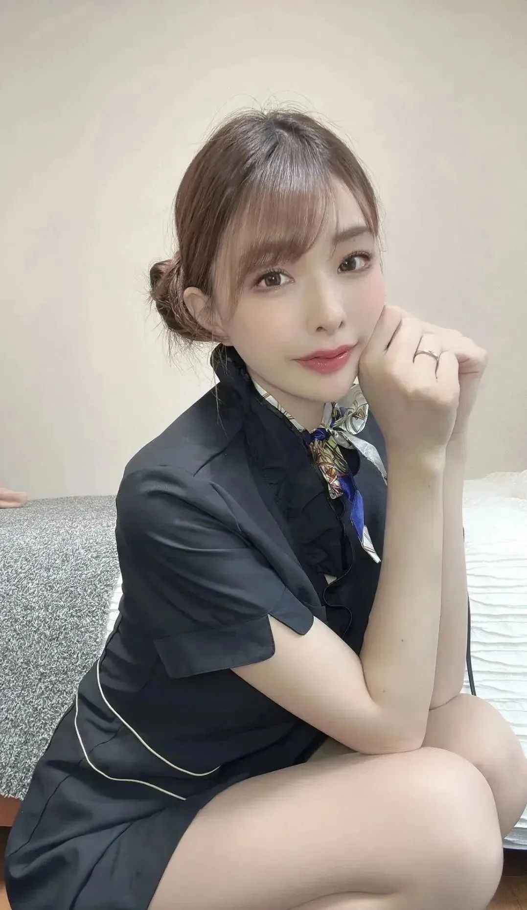 日本最强女秘书：绝美身材与自信魅力征服全网 - 炫图天下